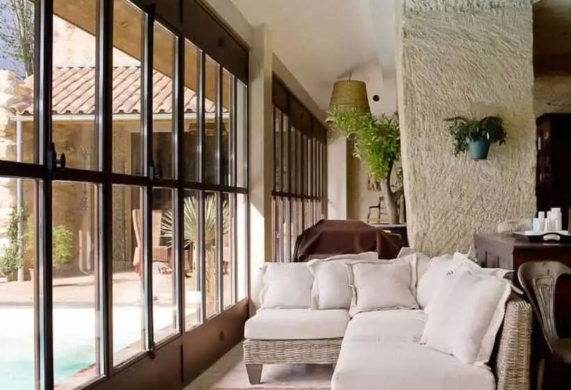 ベッドアンドブレックファースト Château Latour Segur Suites & Spa