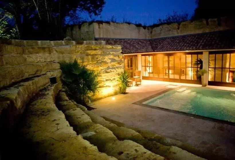 ベッドアンドブレックファースト Château Latour Segur Suites & Spa