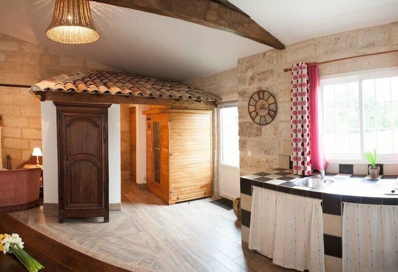 تختخواب و صبحانه Château Latour Segur Suites & Spa