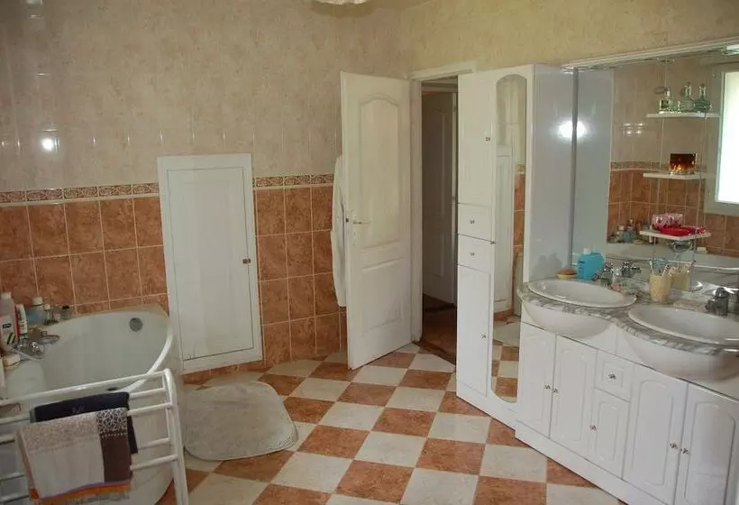 Aamiaismajoitus (B&B) Le Coffret D Avenir