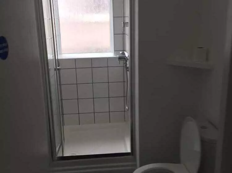 Boonkeys Surf Lodge   Hostel