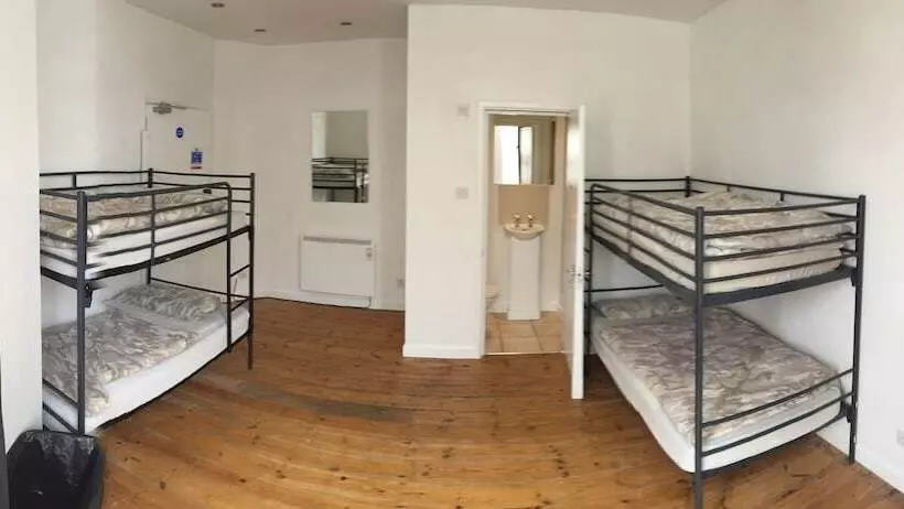 Boonkeys Surf Lodge   Hostel