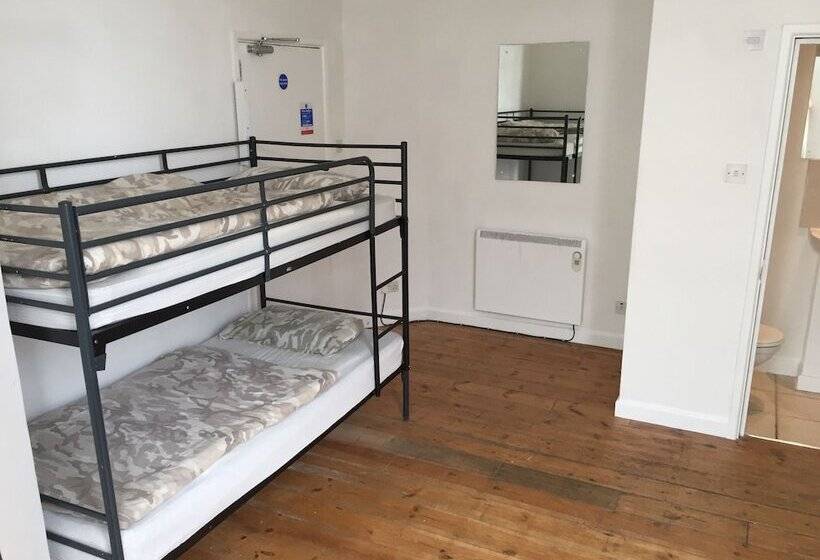 Boonkeys Surf Lodge   Hostel