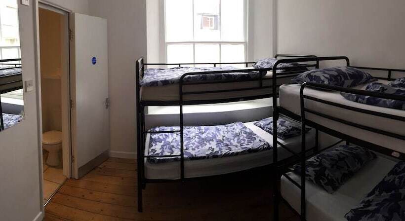 Boonkeys Surf Lodge   Hostel