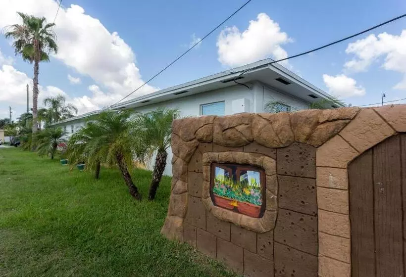 Green Seas Motel