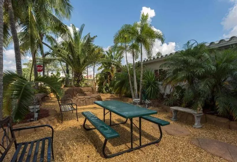Green Seas Motel