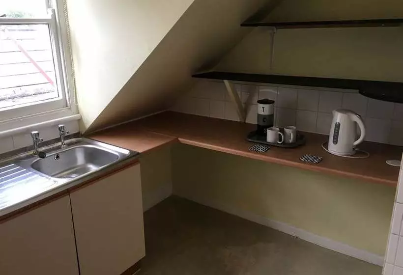 Hostelli The Rolleston Arms