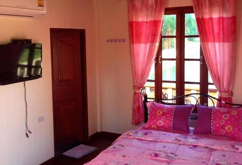 هتل Sarocha Resort Rayong