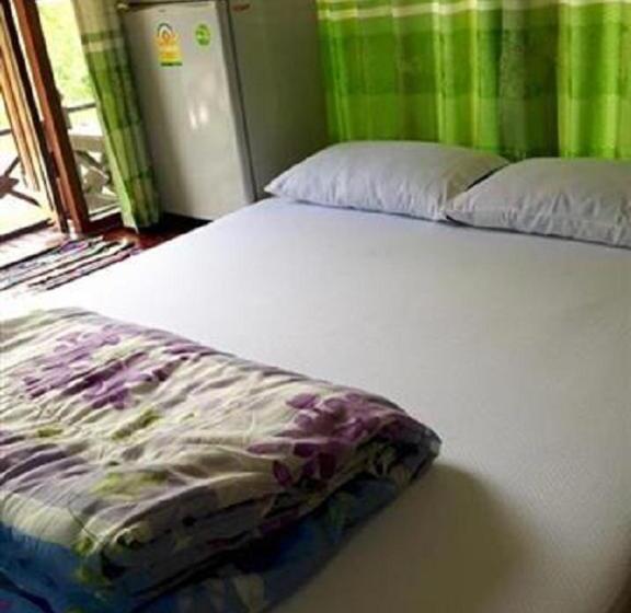 هتل Sarocha Resort Rayong