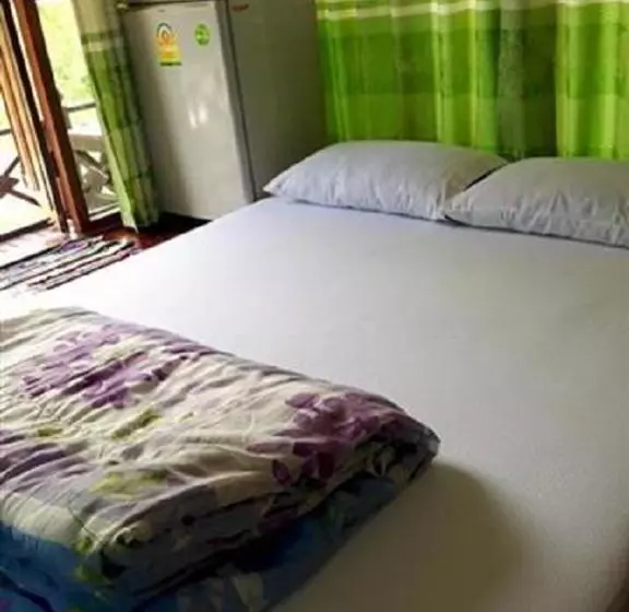 هتل Sarocha Resort Rayong