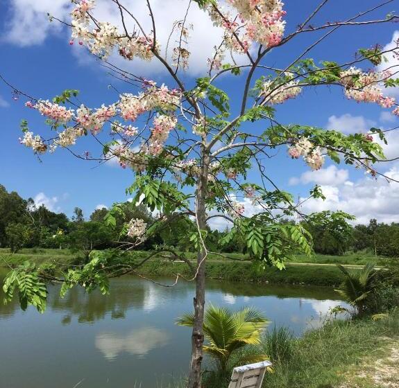 هتل Sarocha Resort Rayong