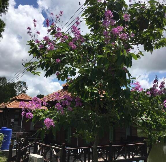 هتل Sarocha Resort Rayong