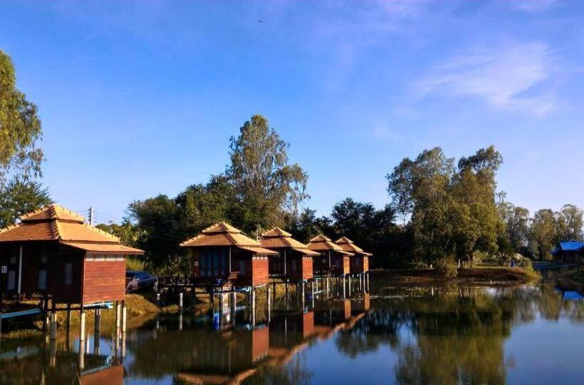 هتل Sarocha Resort Rayong