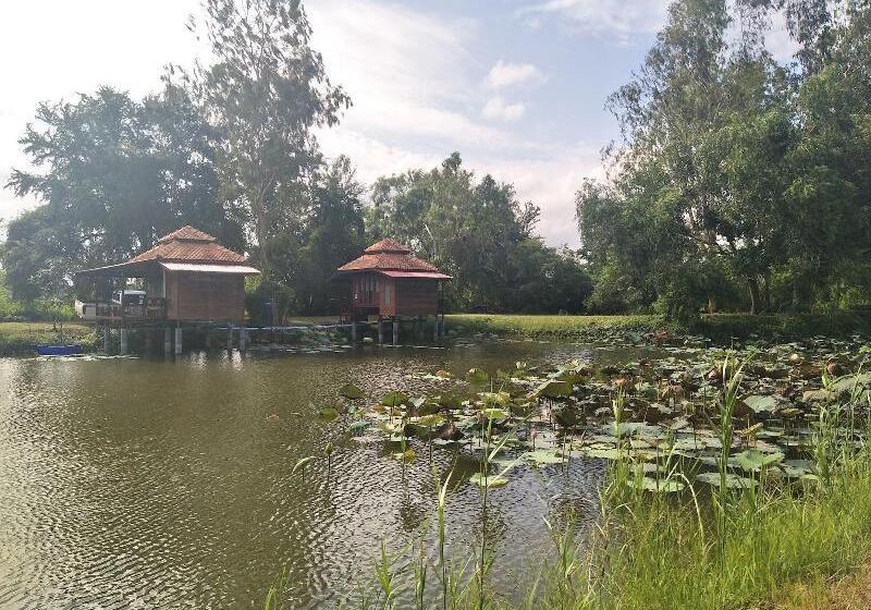 هتل Sarocha Resort Rayong