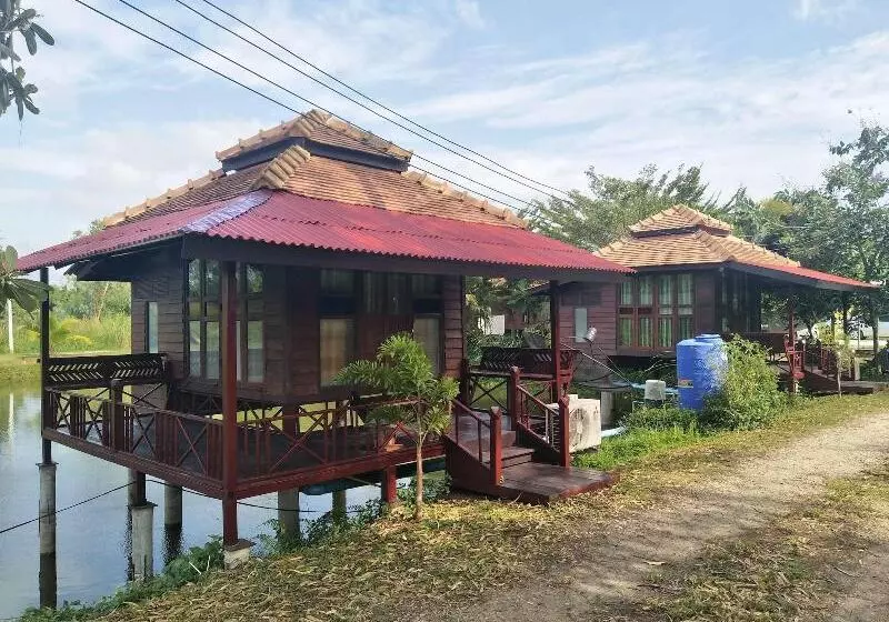 هتل Sarocha Resort Rayong