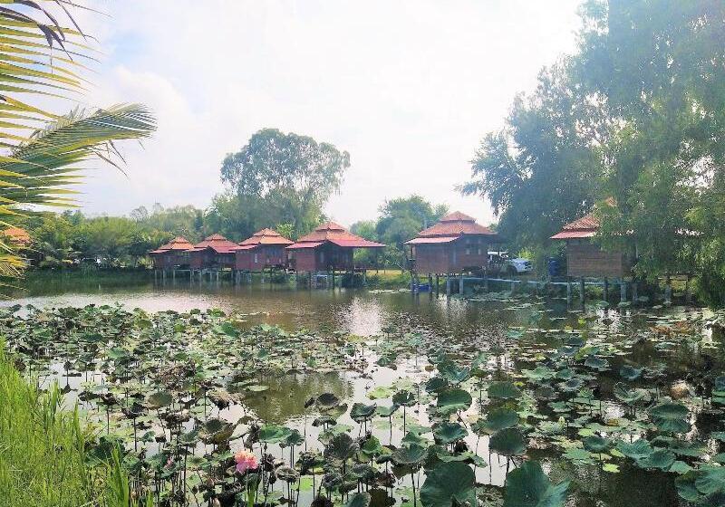 هتل Sarocha Resort Rayong