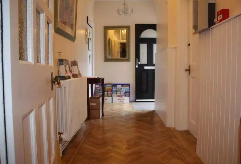 Majatalo Barons Court