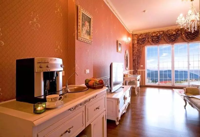 تختخواب و صبحانه Florence Resort Villa