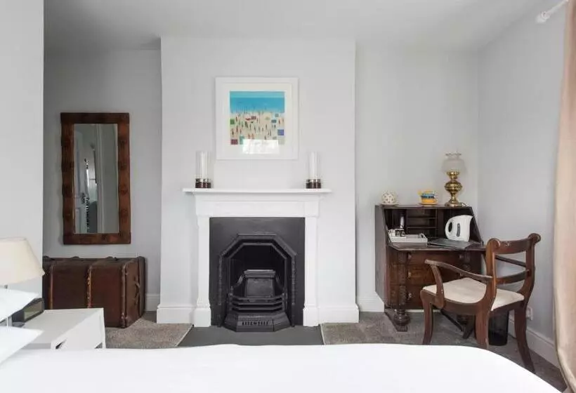 تختخواب و صبحانه Holbein House