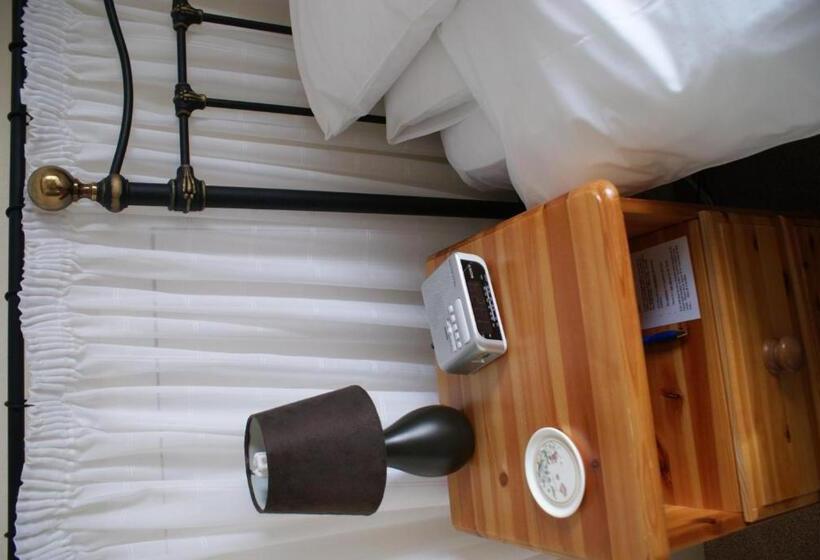 Bed and Breakfast Longmead House