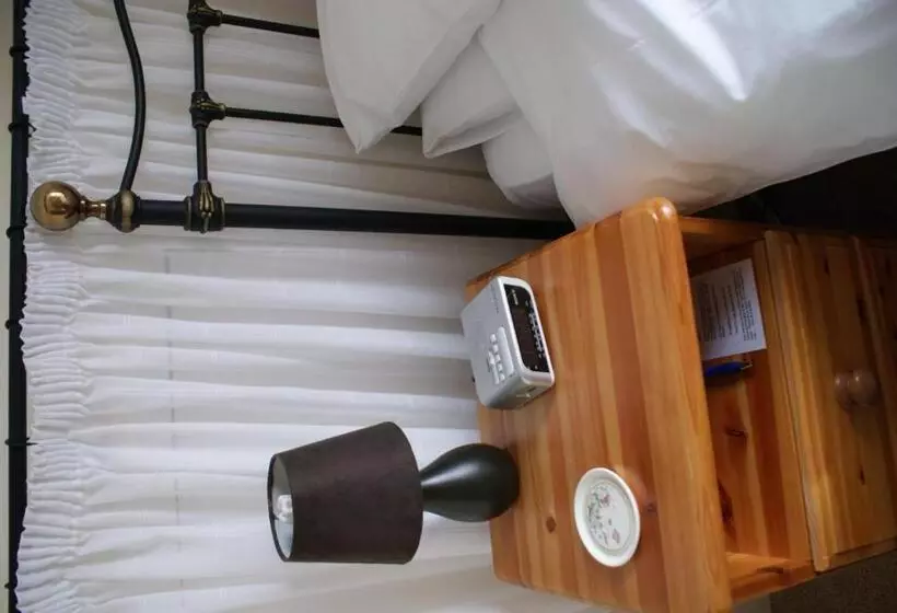 Bed and Breakfast Longmead House