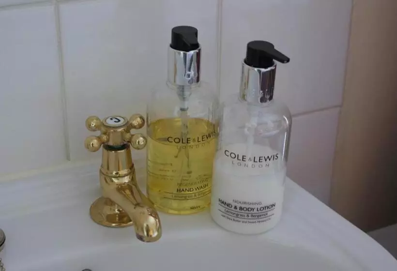 Bed and Breakfast Longmead House