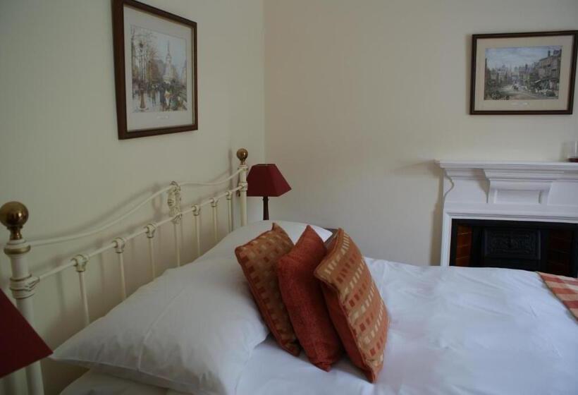 Bed and Breakfast Longmead House