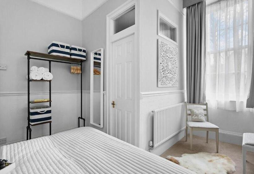 Bed and Breakfast Sandway House