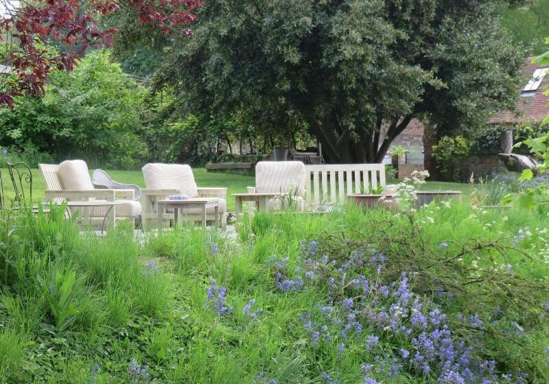 تختخواب و صبحانه St John's Croft