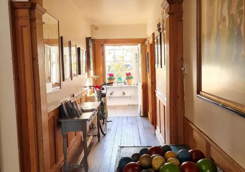 تختخواب و صبحانه St John's Croft