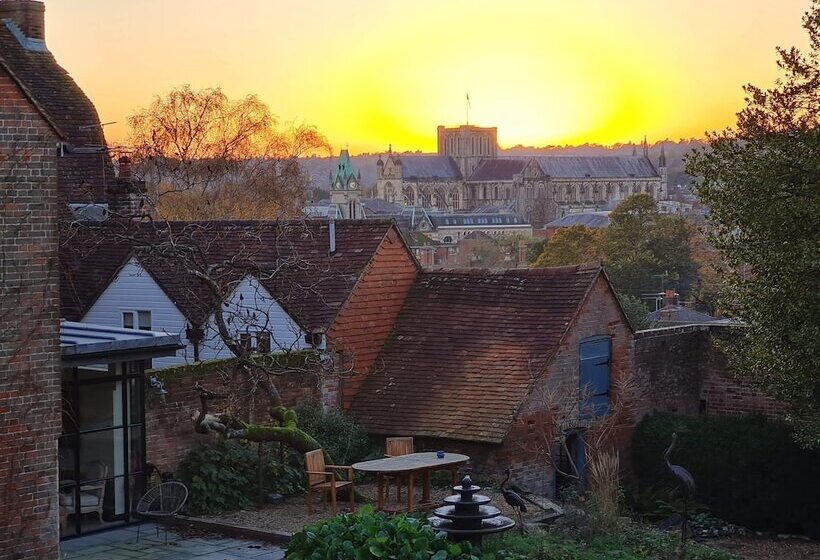 تختخواب و صبحانه St John's Croft