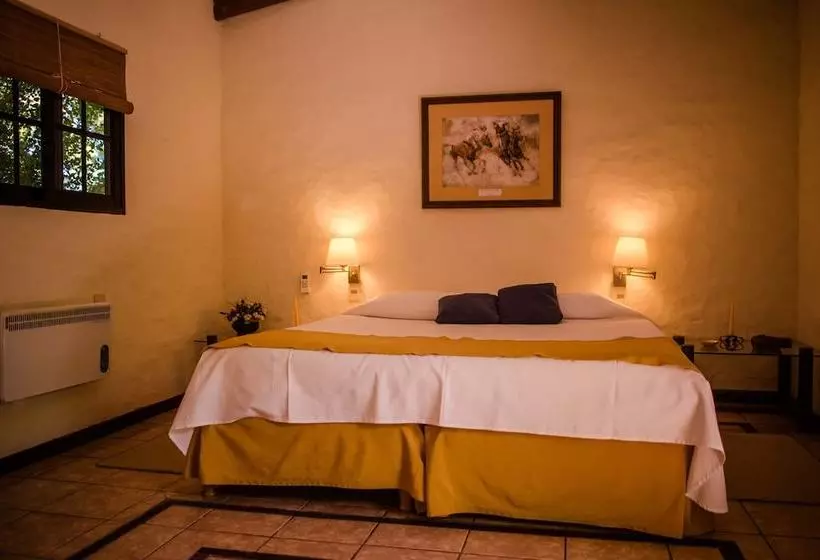مسافرخانه Estancia La Paz