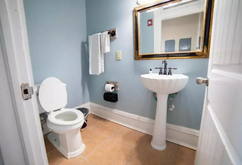 Hotelli Oakpak Inns   Enjoy All Inclusive Snack Beverages Wine & Beer During The Stay