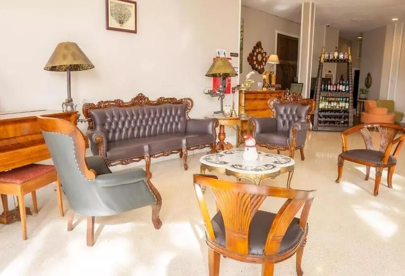 Hotelli Oakpak Inns   Enjoy All Inclusive Snack Beverages Wine & Beer During The Stay