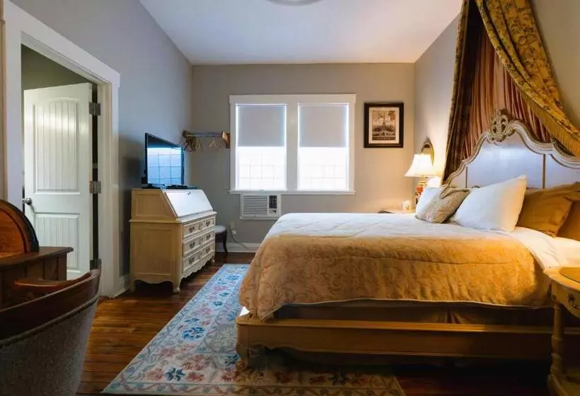 Hotelli Oakpak Inns   Enjoy All Inclusive Snack Beverages Wine & Beer During The Stay