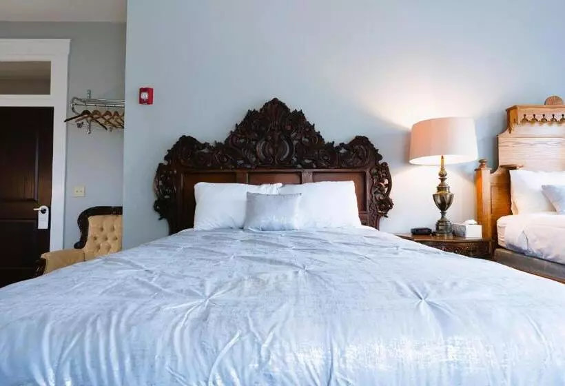 Hotelli Oakpak Inns   Enjoy All Inclusive Snack Beverages Wine & Beer During The Stay