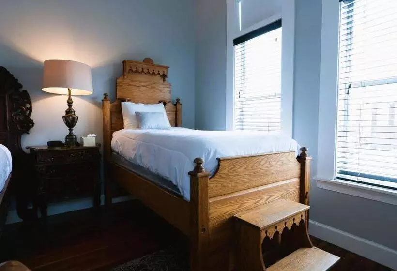 Hotelli Oakpak Inns   Enjoy All Inclusive Snack Beverages Wine & Beer During The Stay