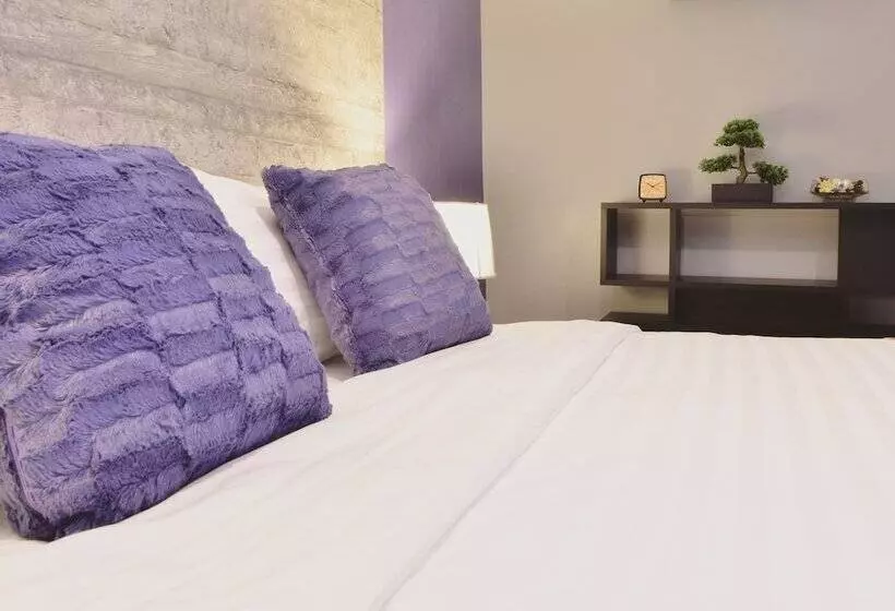 The Tamnan Pattaya Hotel & Resort