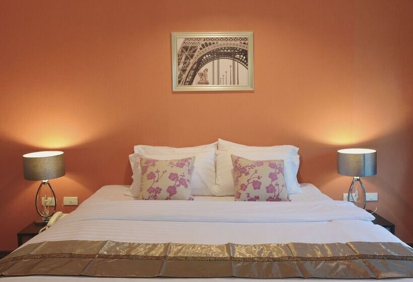 The Tamnan Pattaya Hotel & Resort