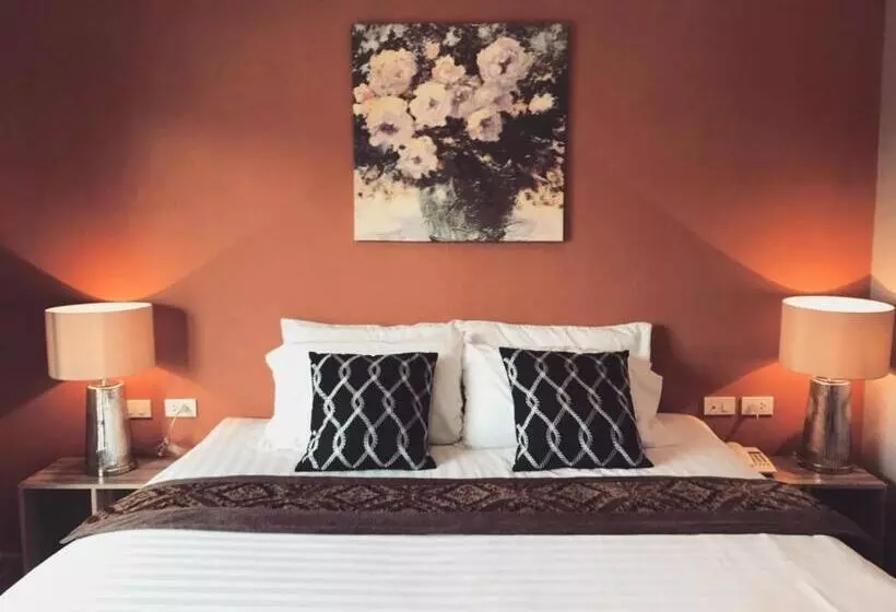 The Tamnan Pattaya Hotel & Resort