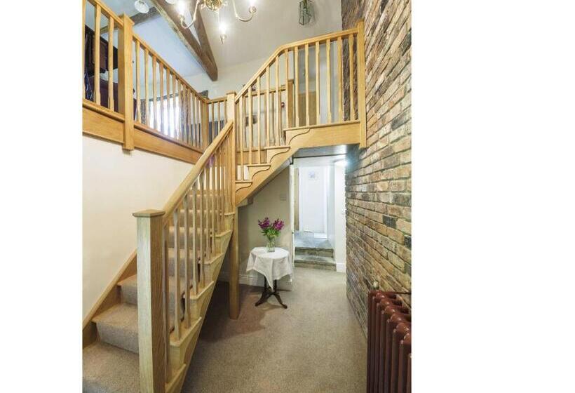 Bed and Breakfast Foxlow Coach House