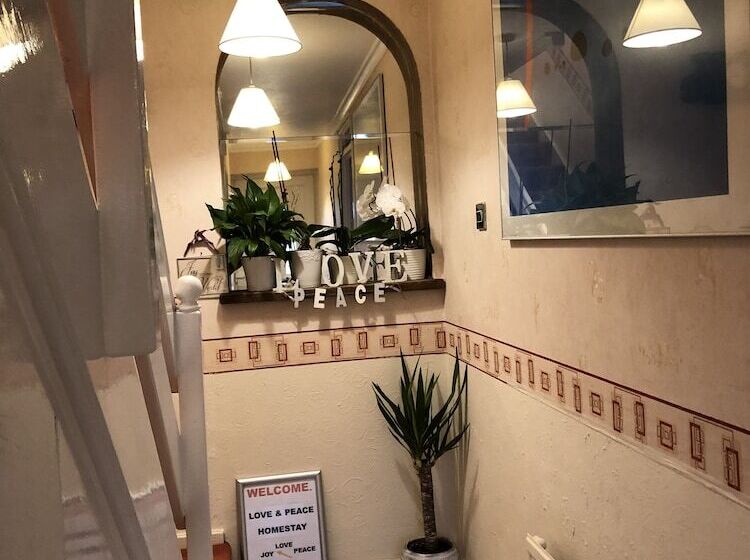 Bed and Breakfast Love & Peace