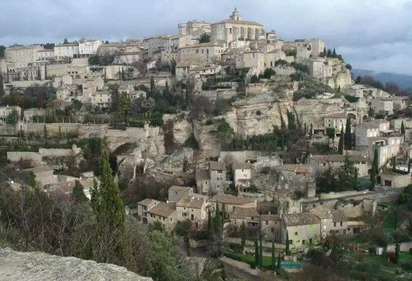 تختخواب و صبحانه Mas De La Coucourde