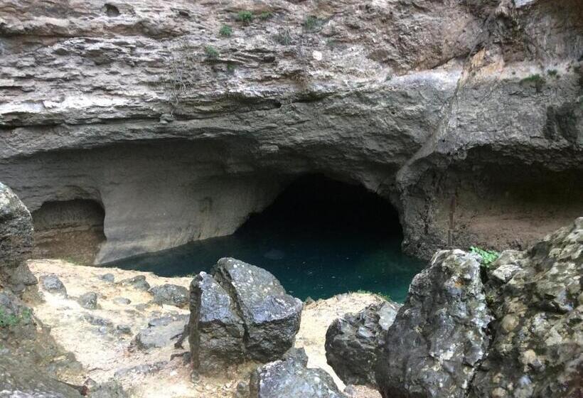 تختخواب و صبحانه Mas De La Coucourde