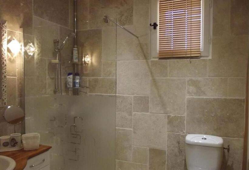 تختخواب و صبحانه Mas De La Coucourde