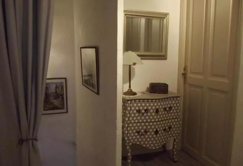 تختخواب و صبحانه Mas De La Coucourde