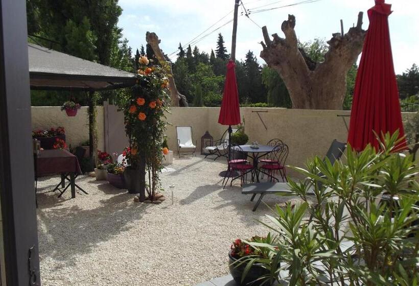 تختخواب و صبحانه Mas De La Coucourde