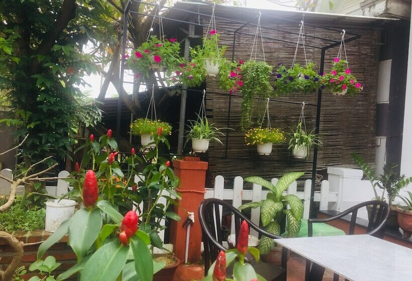 تختخواب و صبحانه New Destination Hoi An