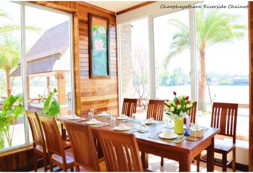 ホテル Chaophaya Thara Riverside