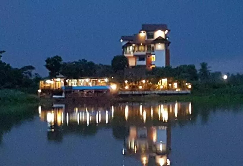 ホテル Chaophaya Thara Riverside